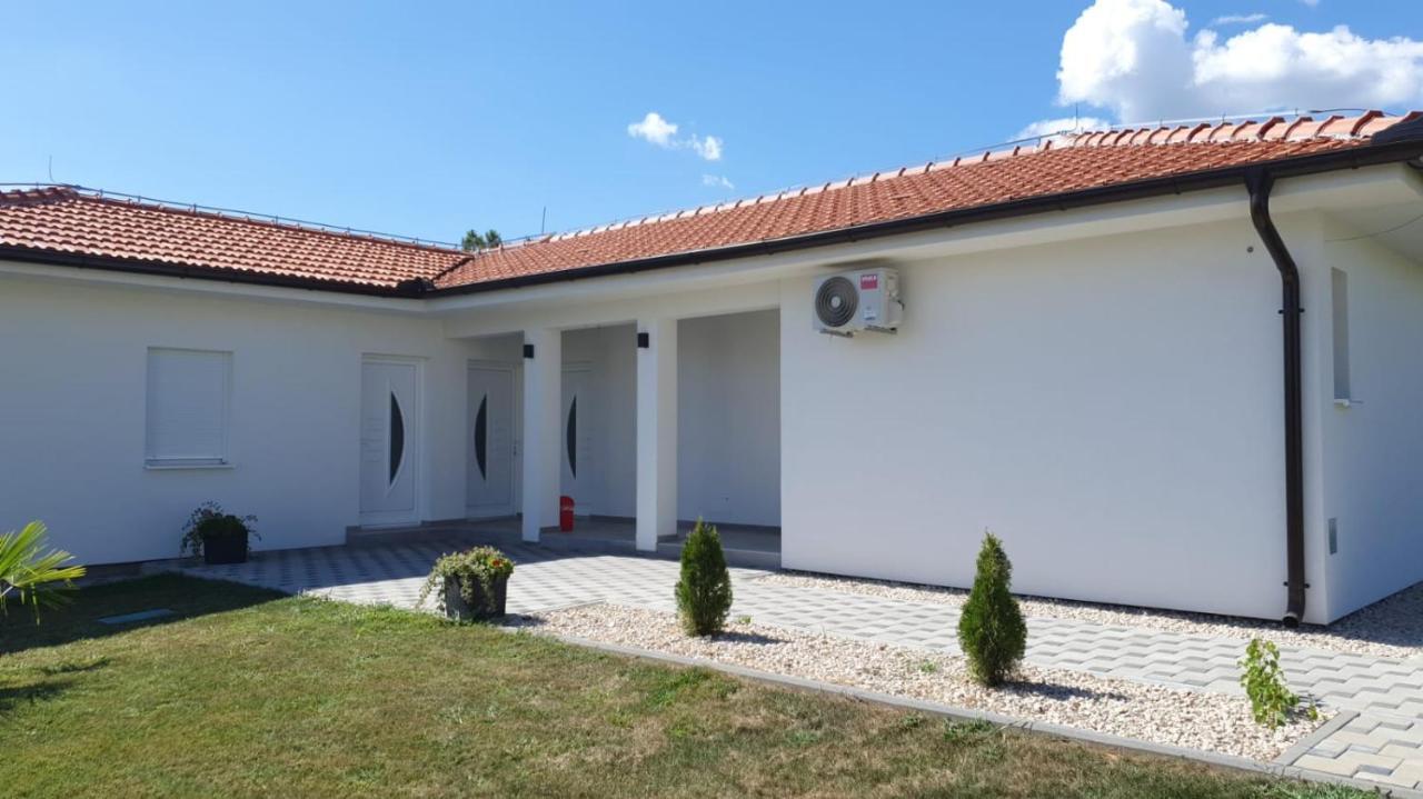 Apartment Kravica Liyubuşka Dış mekan fotoğraf