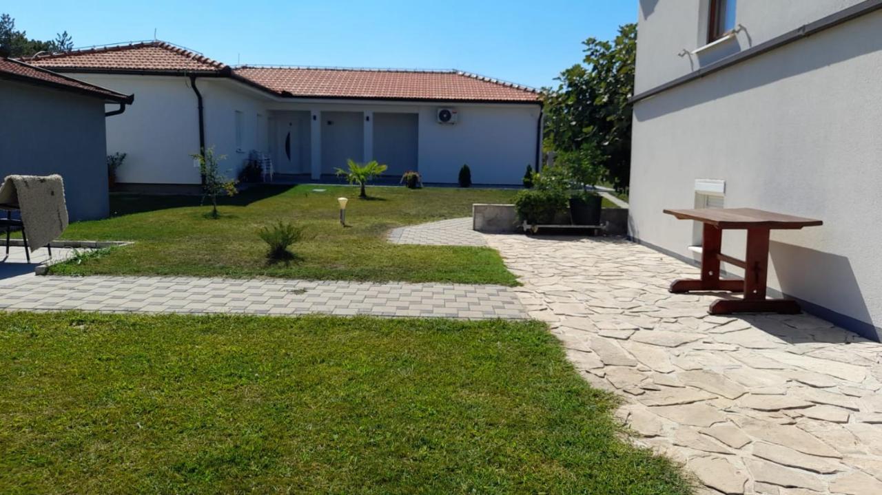 Apartment Kravica Liyubuşka Dış mekan fotoğraf
